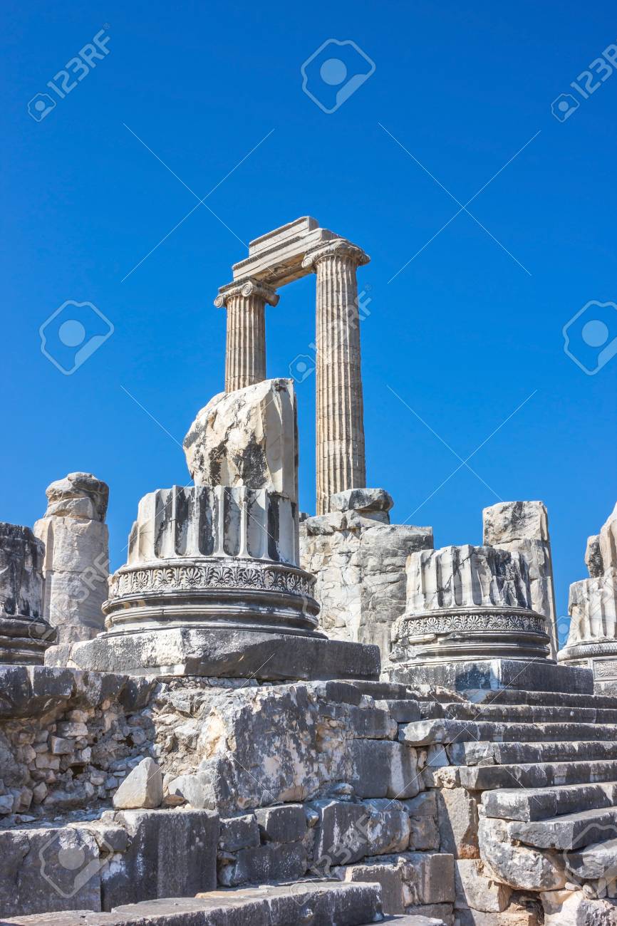 Ruinas Del Antiguo Templo De Apolo En Didim Turquia Fotos Retratos Imagenes Y Fotografia De Archivo Libres De Derecho Image 32948572