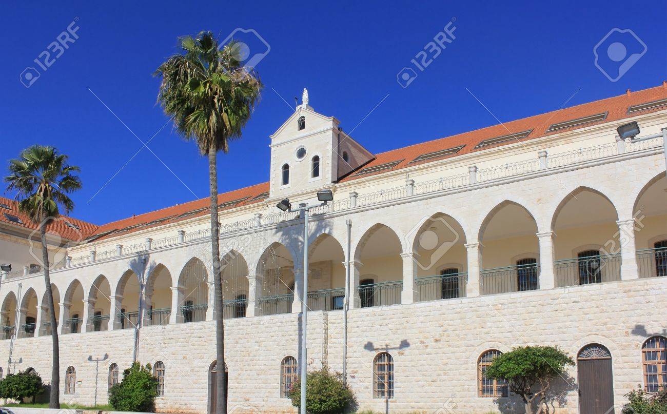 1 つの最大の最も美しい教会ナザレ イスラエル共和国のキリスト教の学校とサレジオ教会します の写真素材 画像素材 Image