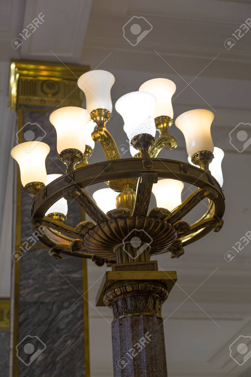 Avec Des Lampe Lumières Brillantes Anciennes Blanches OkulPZiTwX