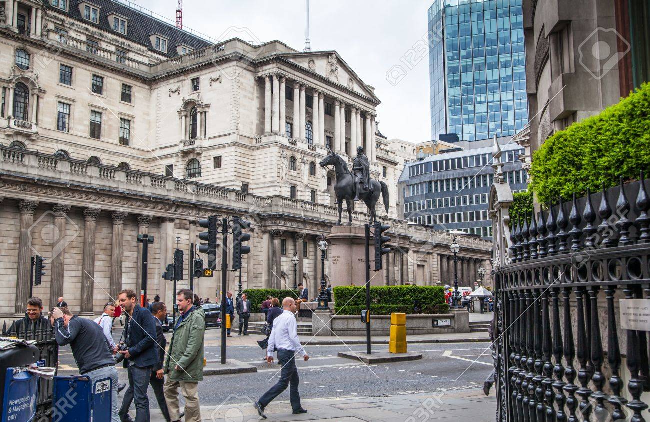 ロンドン、イギリス - 2015 年 4 月 22 日: イングランド銀行チューブ地下鉄駅入り口の写真素材・画像素材 Image 46585840