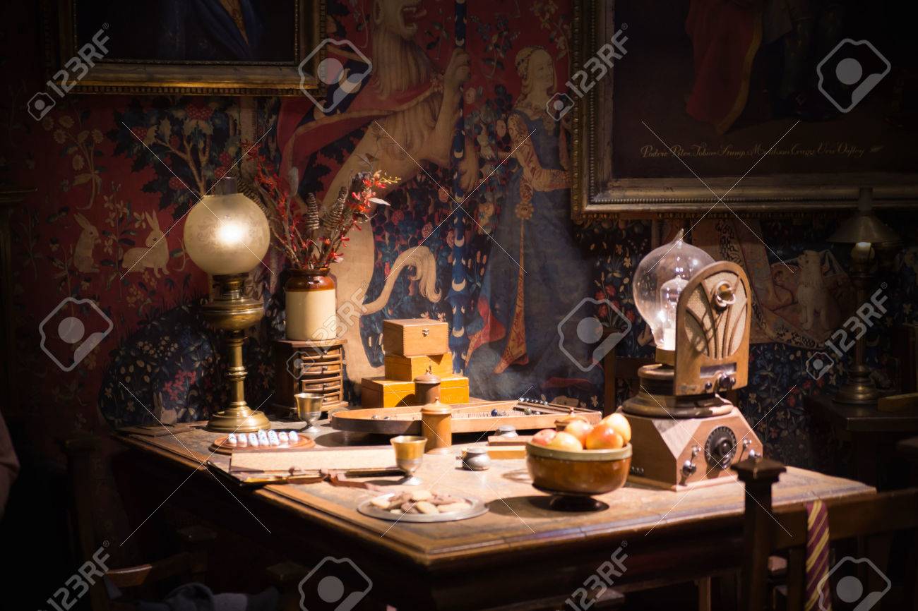 Leavesden ロンドン イギリス 16 年 3 月 1 日 教授スネイプの魔法のインテリアぎざぎざコレクション ハリー ポッター映画の装飾ワーナー ブラザーズ スタジオ の写真素材 画像素材 Image