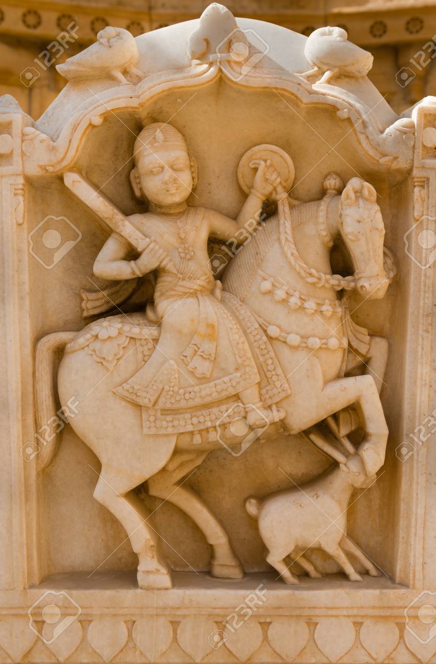 パダ バーグで古代のマハーラージャの支配者の慰霊碑でロイヤル仮面ライダー画像遺跡 Barabagh 文字通り大きなガーデン インドのジャイサル メールとも呼ばれます の写真素材 画像素材 Image