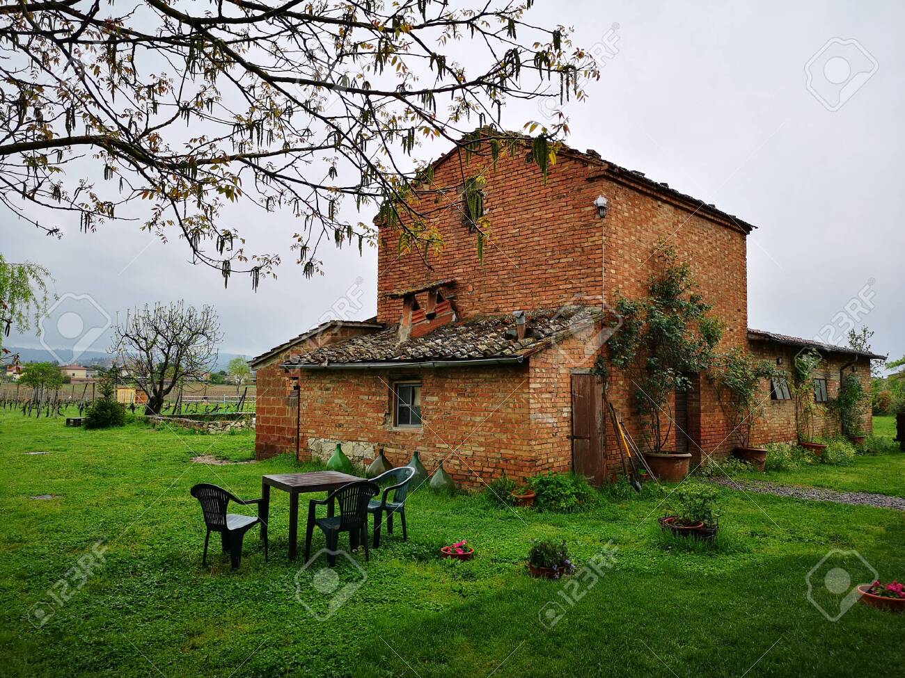 Old Red Brick Cottage In The Italian Countryside. Stock Photo, Picture and  Royalty Free Image. Image 135025692., image size:1300x975