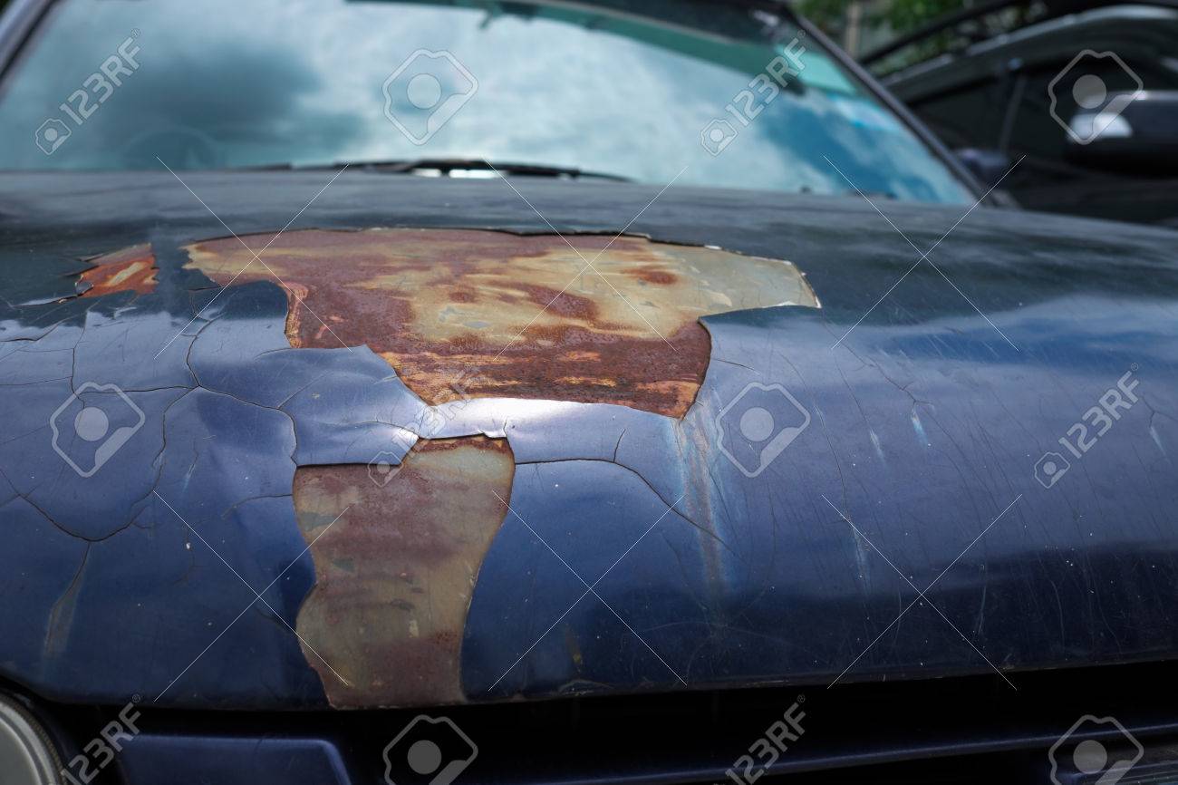 錆や腐食から穴とボンネット の写真素材 画像素材 Image