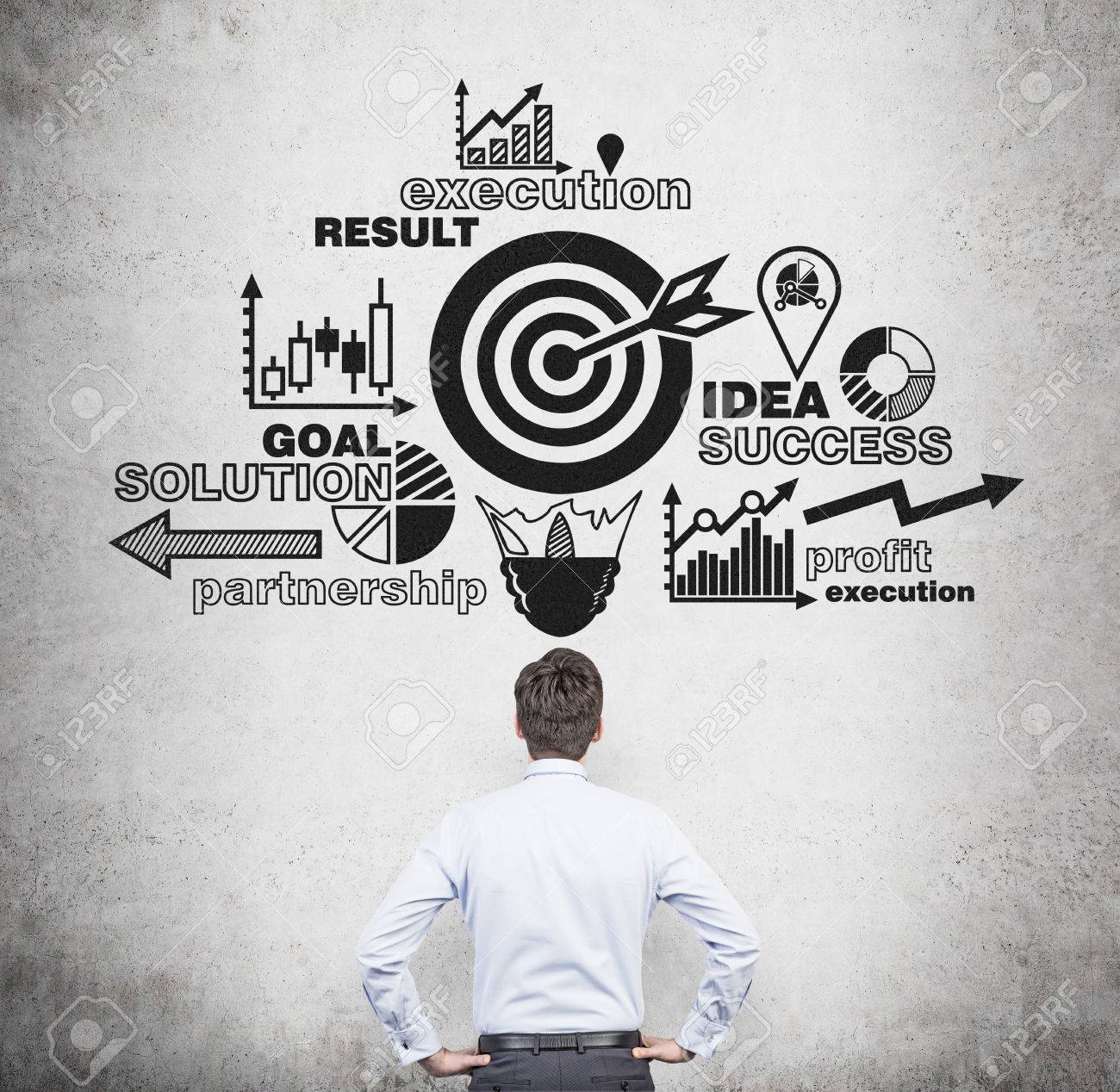 Hombre De Negocios Mirando El Dibujo Estrategia De Exito En La