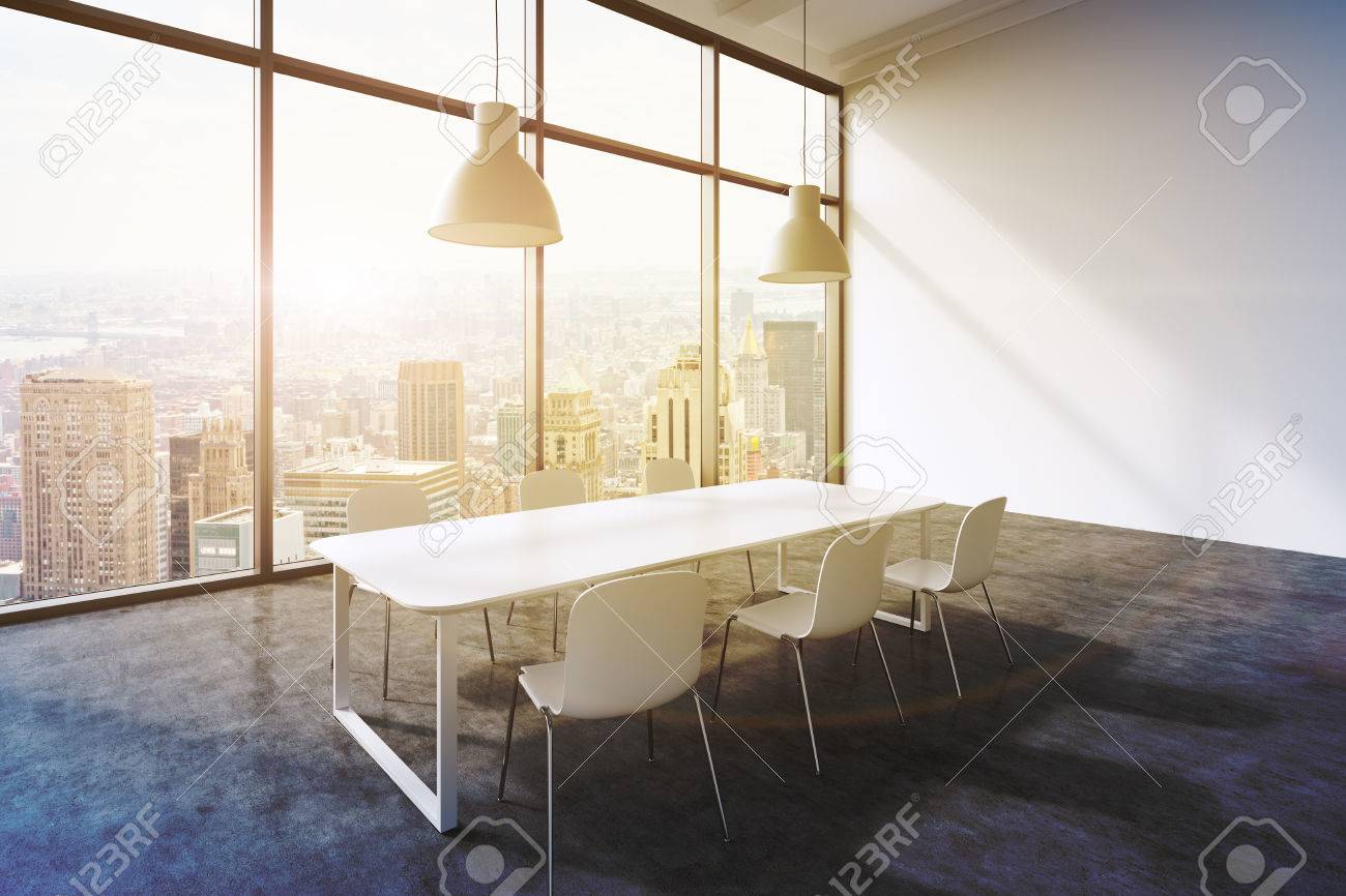 Plafoniere Moderne Per Sala : Una sala conferenze in un ufficio moderno panoramica con vista