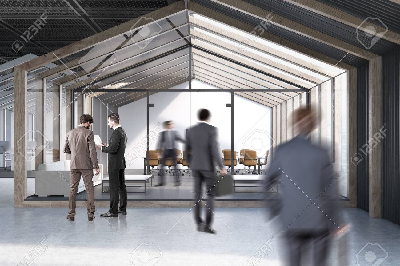 Personas En Una Casa Enmarcada Sala De Espera Con Una Pared De