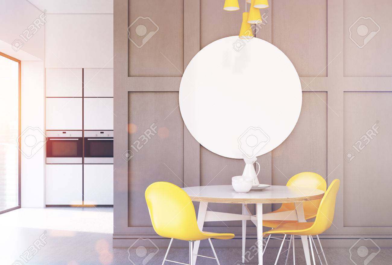 Interior Minimalista De Cocina Gris Con Una Pequeña Mesa Redonda ... Interior Minimalista De Cocina Gris Con Una Pequeña Mesa Redonda ...