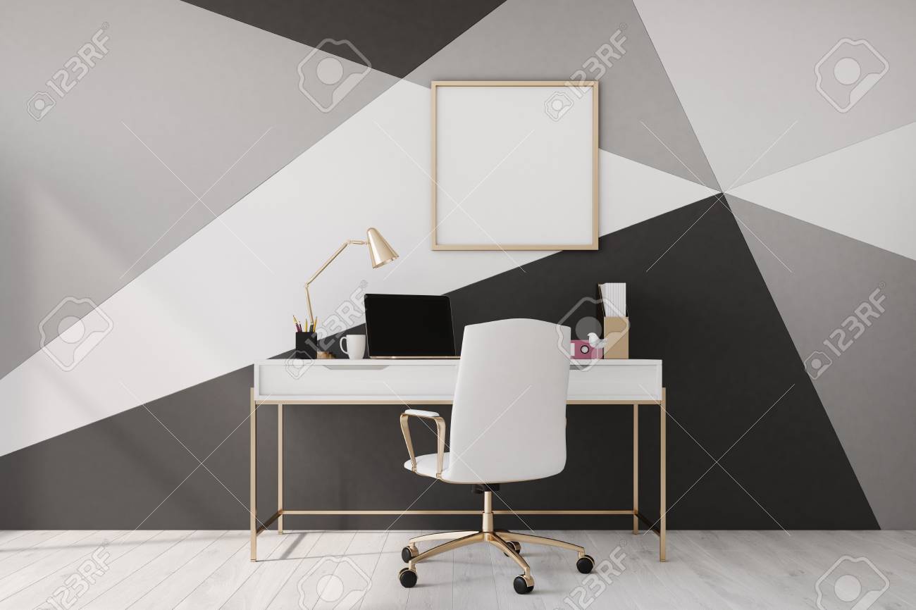 Chaise BoisUne La À Plancher Maison Modèle CarréeOrdinateur Mur Bureau Un En Affiche Et Géométrique Avec Portable Noir Blanc BodeQrCxW