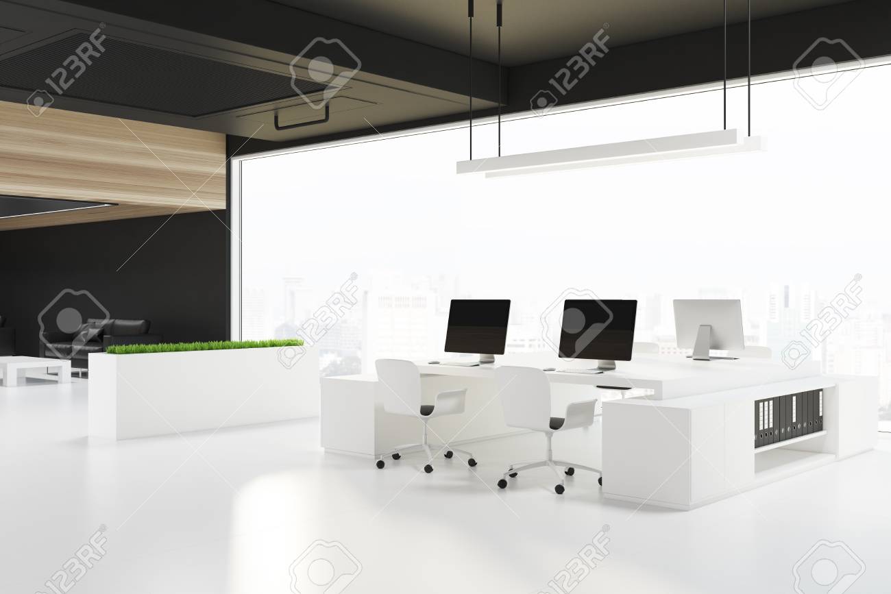 黒い天井 黒い壁 ロフトの窓 コンピュータテーブルが備わります 側面図 3d レンダリングモックアップ の写真素材 画像素材 Image