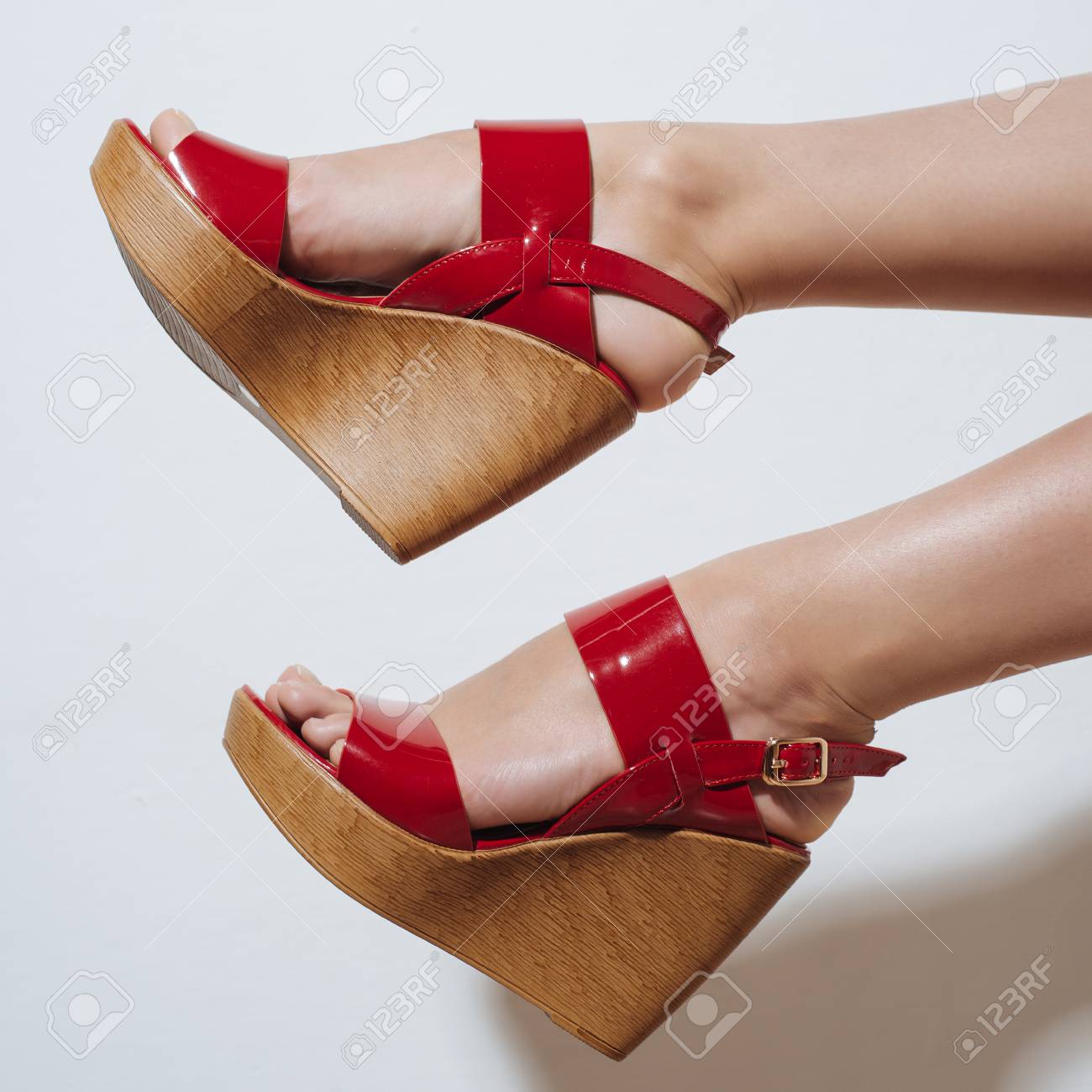sandalias rojas