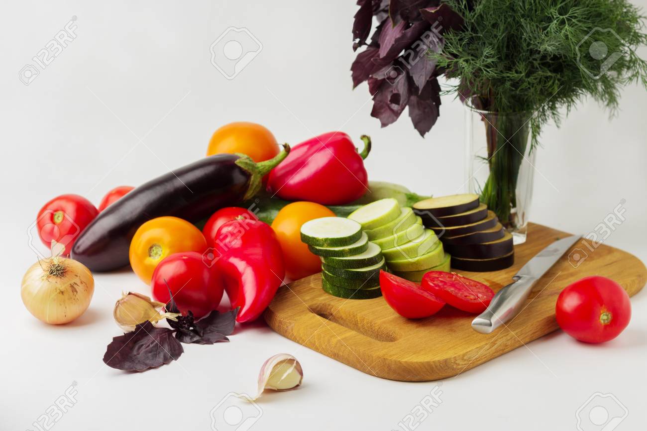 Legumes Pour Ratatouille Aubergines Courgettes Tomates Poivrons Ail Oignon Mise Au Point Selective Banque D Images Et Photos Libres De Droits Image