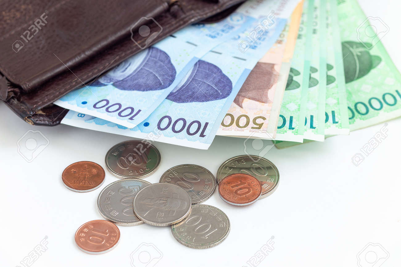 지갑에 있는 다른 가치의 한국 화폐 지폐와 동전은 돈 개념을 절약합니다 로열티 무료 사진, 그림, 이미지 그리고 스톡포토그래피.  Image 154148192