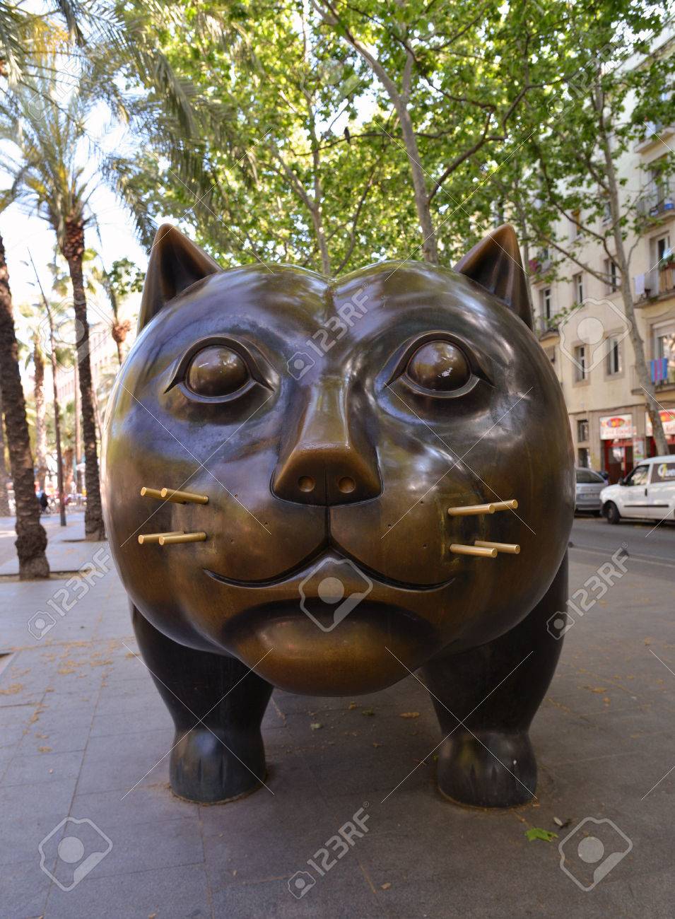 バルセロナ スペイン 17 年 4 月 19 日 猫 1990 年におけるランブラ デル ラバル フェルナンドボテロの彫刻家 の写真素材 画像素材 Image