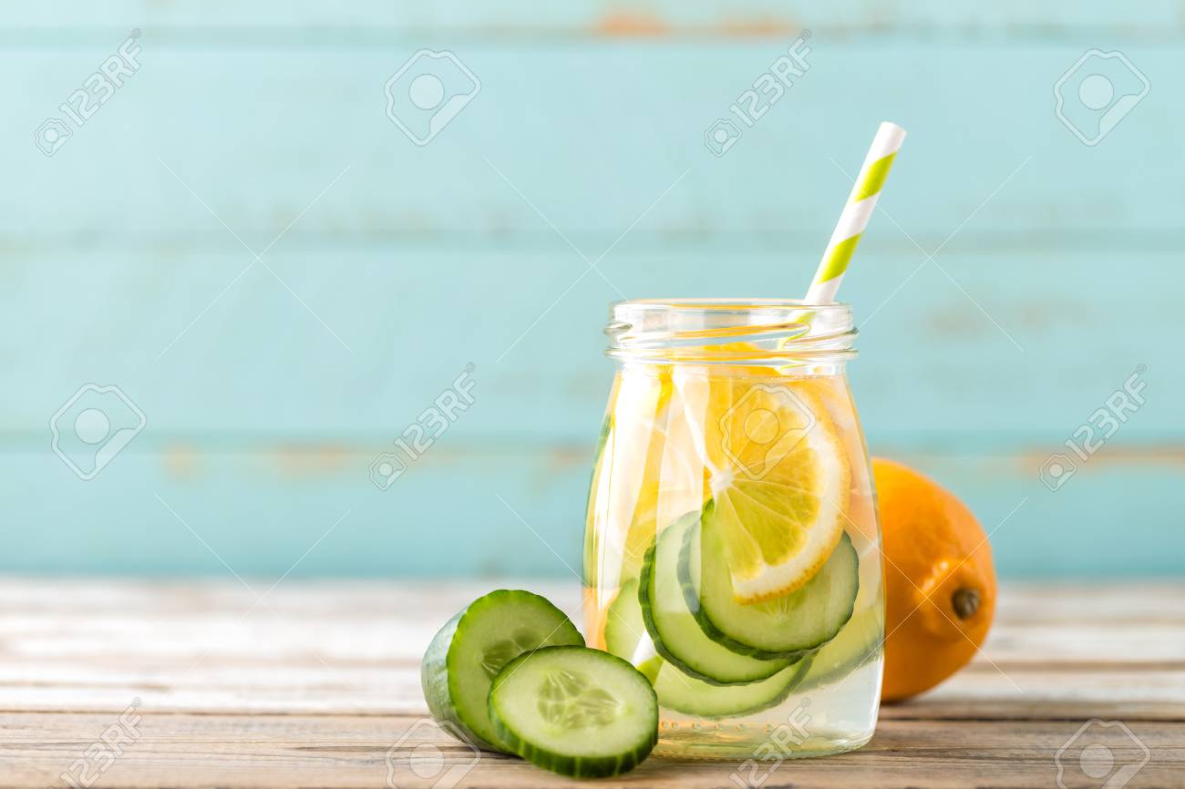 Agua pepino y limon para quemar grasa