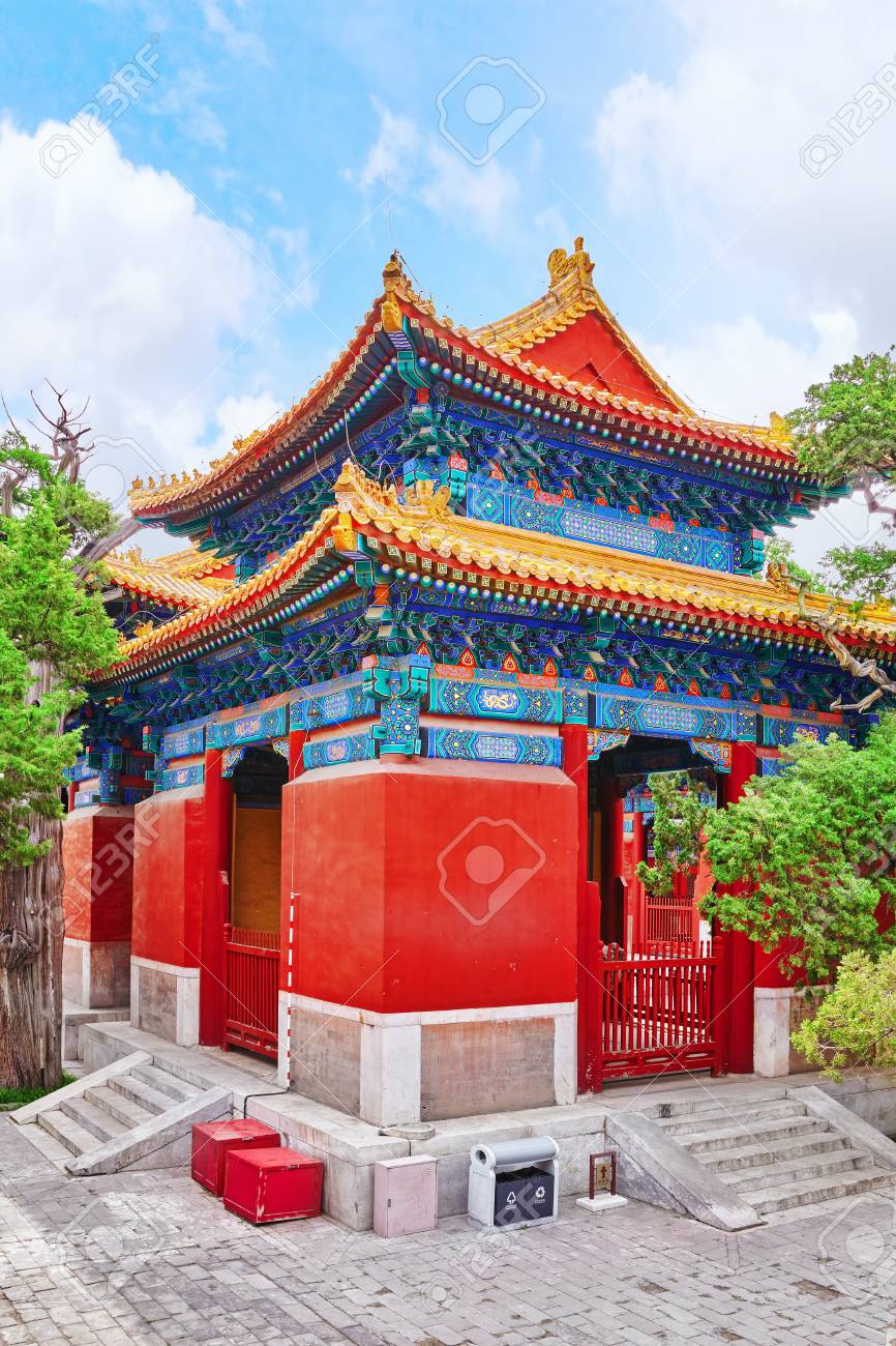 Der Tempel Des Konfuzius In Peking Ist Der Zweitgrosste Konfuzianische Tempel In China Peking Lizenzfreie Fotos Bilder Und Stock Fotografie Image 48810133