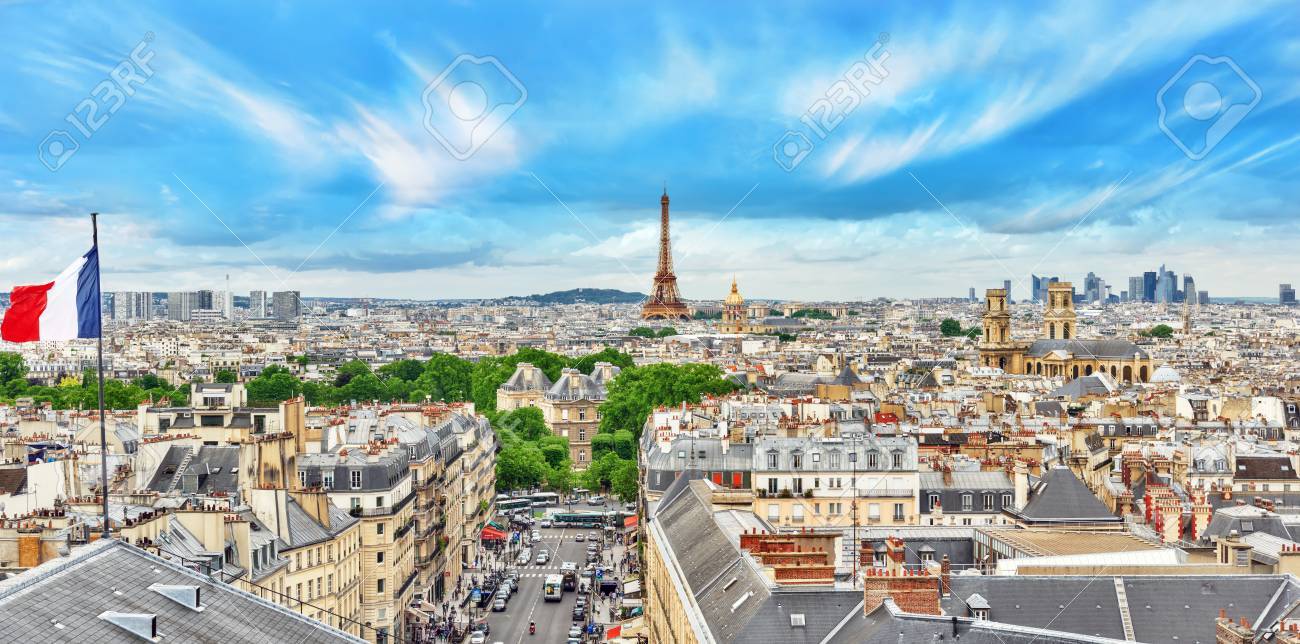 パリ フランス 16 年 7 月 5 日 美しいパノラマ風景パリのパンテオンの屋上から エッフェル塔やフランスの旗の表示 の写真素材 画像素材 Image