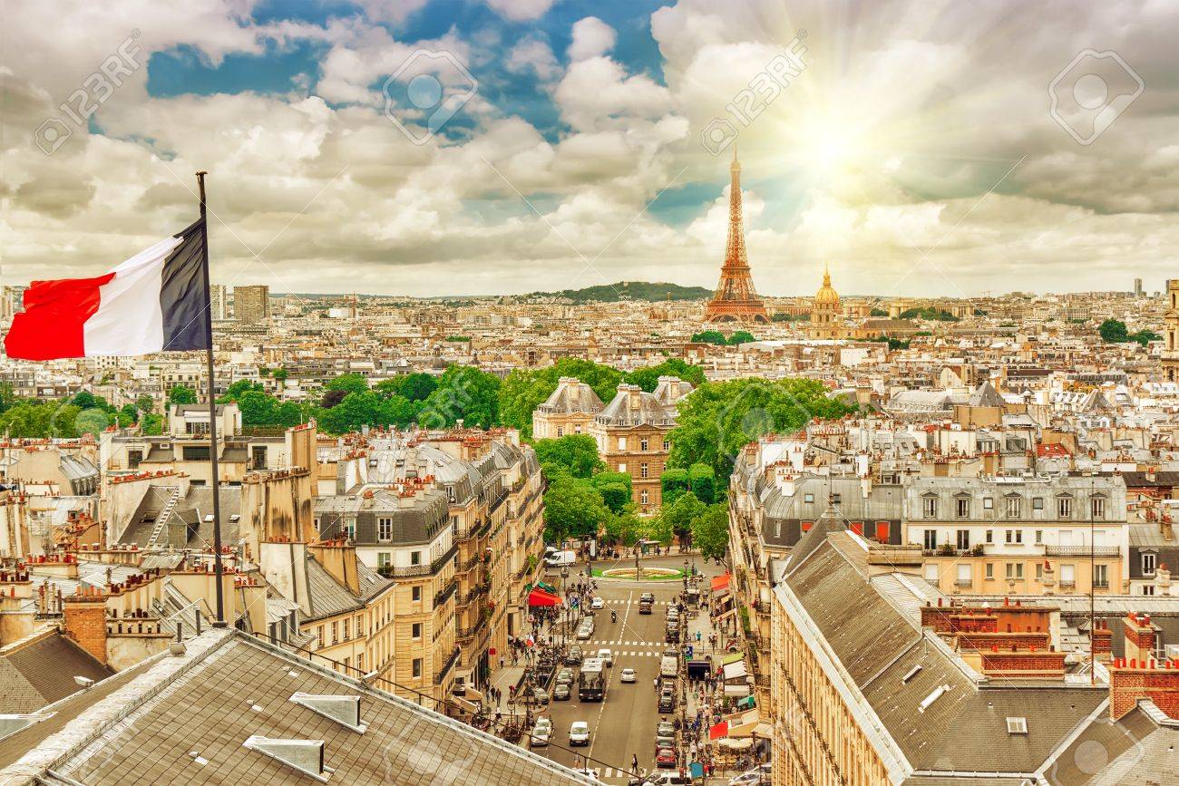 パンテオンの屋上からのパリの美しいパノラマ ビュー エッフェル塔やフランスの旗の表示 の写真素材 画像素材 Image 63100708