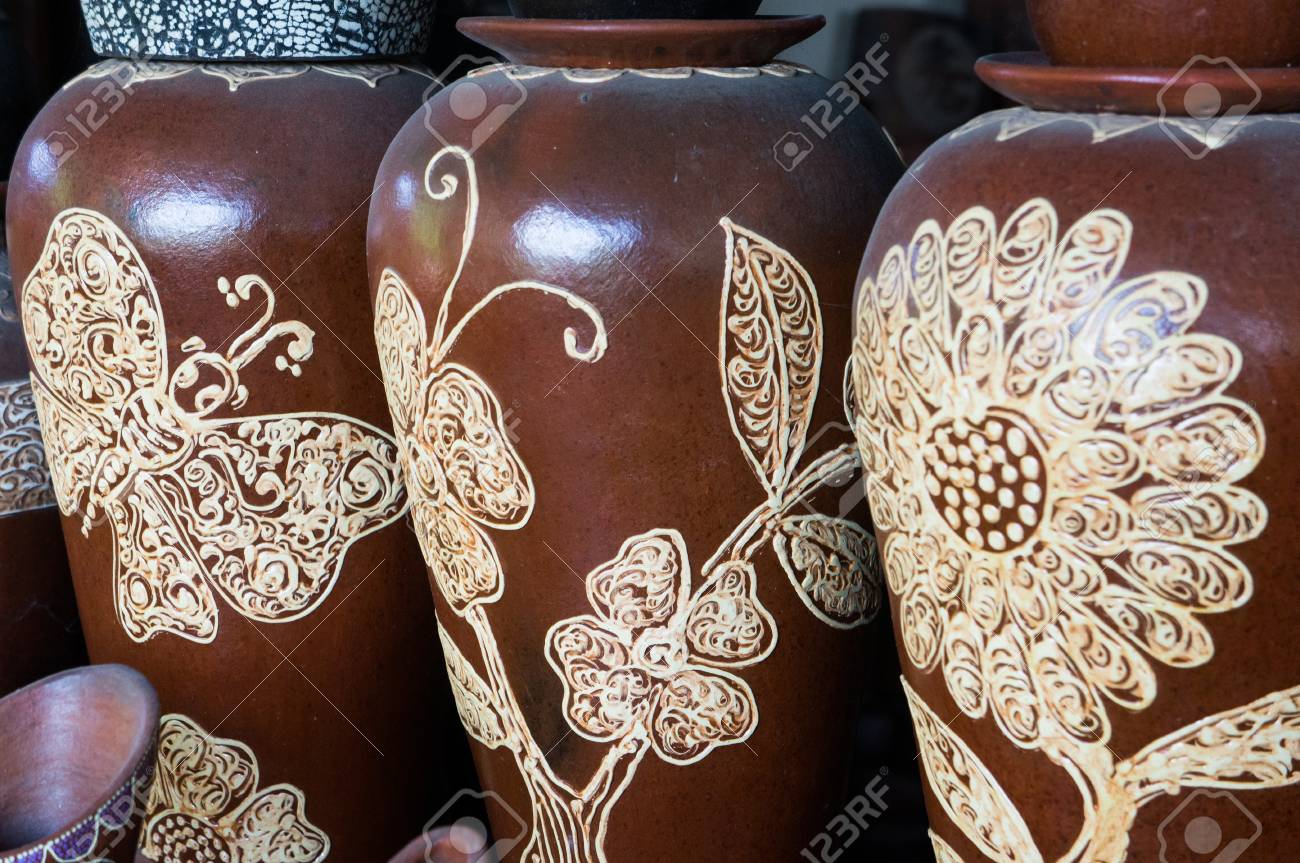 インドネシア？木製 彫刻装飾品壺