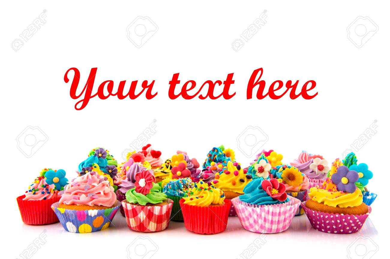 花とバター クリームの多くの甘い誕生日カップケーキ の写真素材 画像素材 Image 花とバター クリームの多くの甘い誕生日カップケーキ の写真素材 画像素材 Image