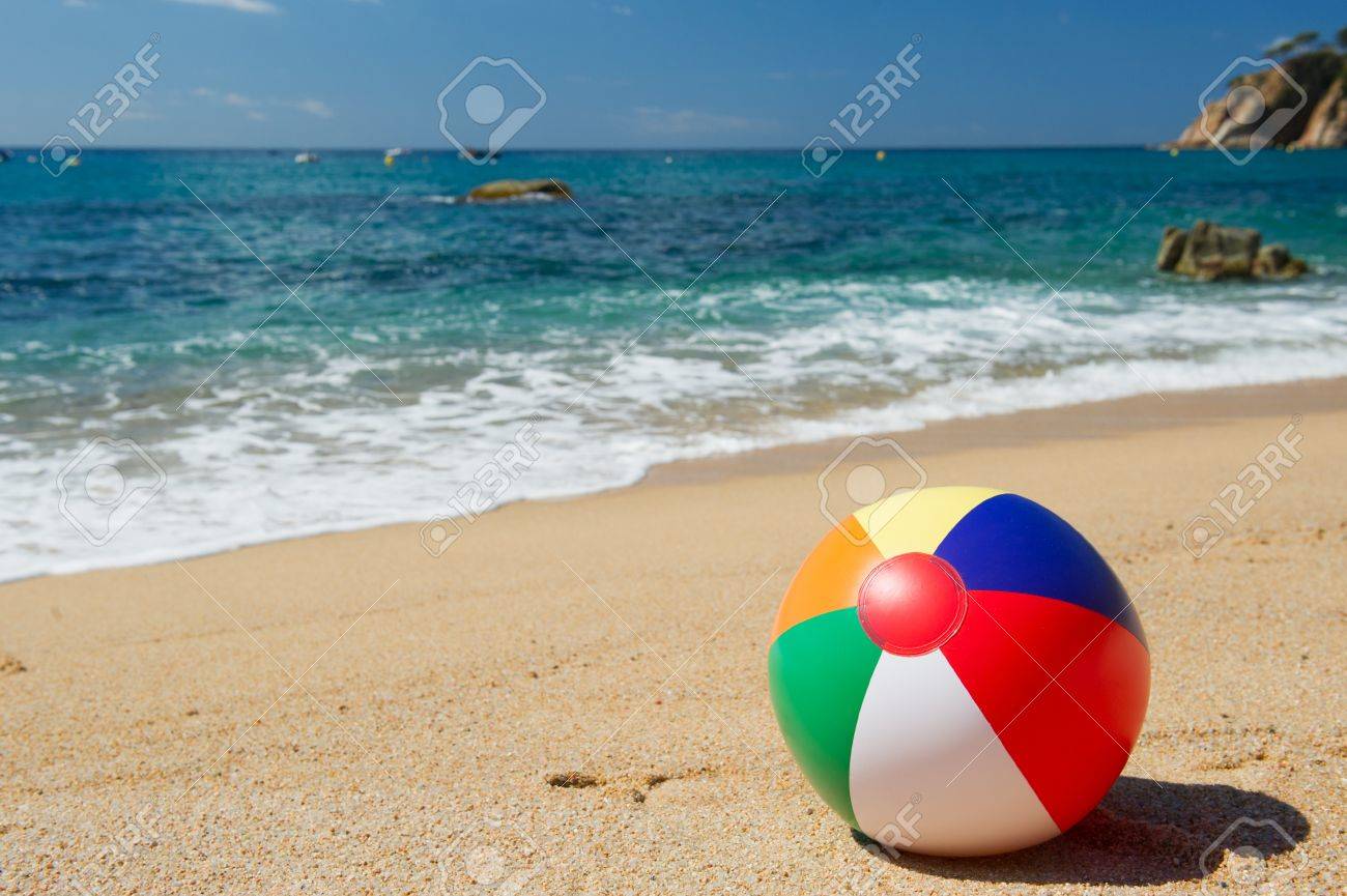 pelota en la playa