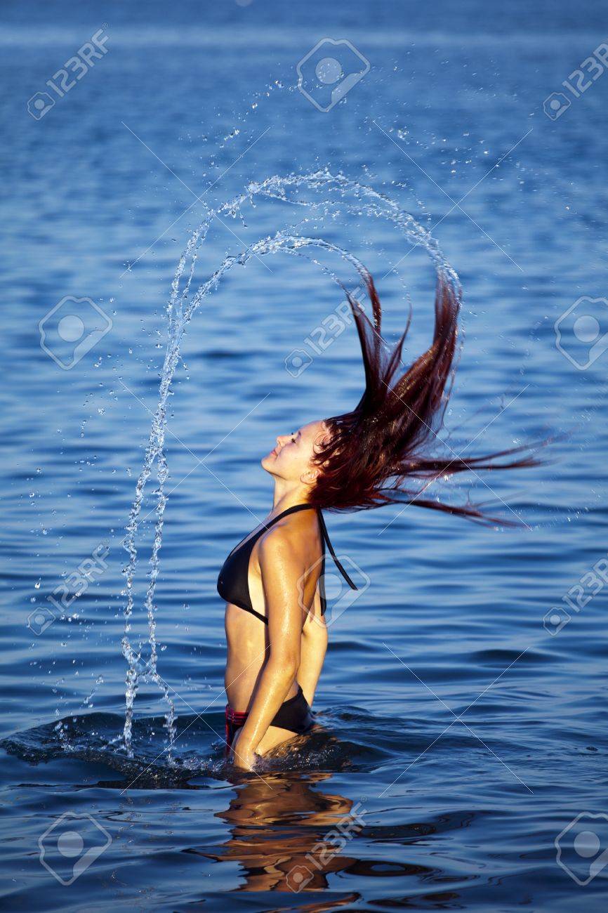 Junge Frau spritzt Junge Frau spritzt