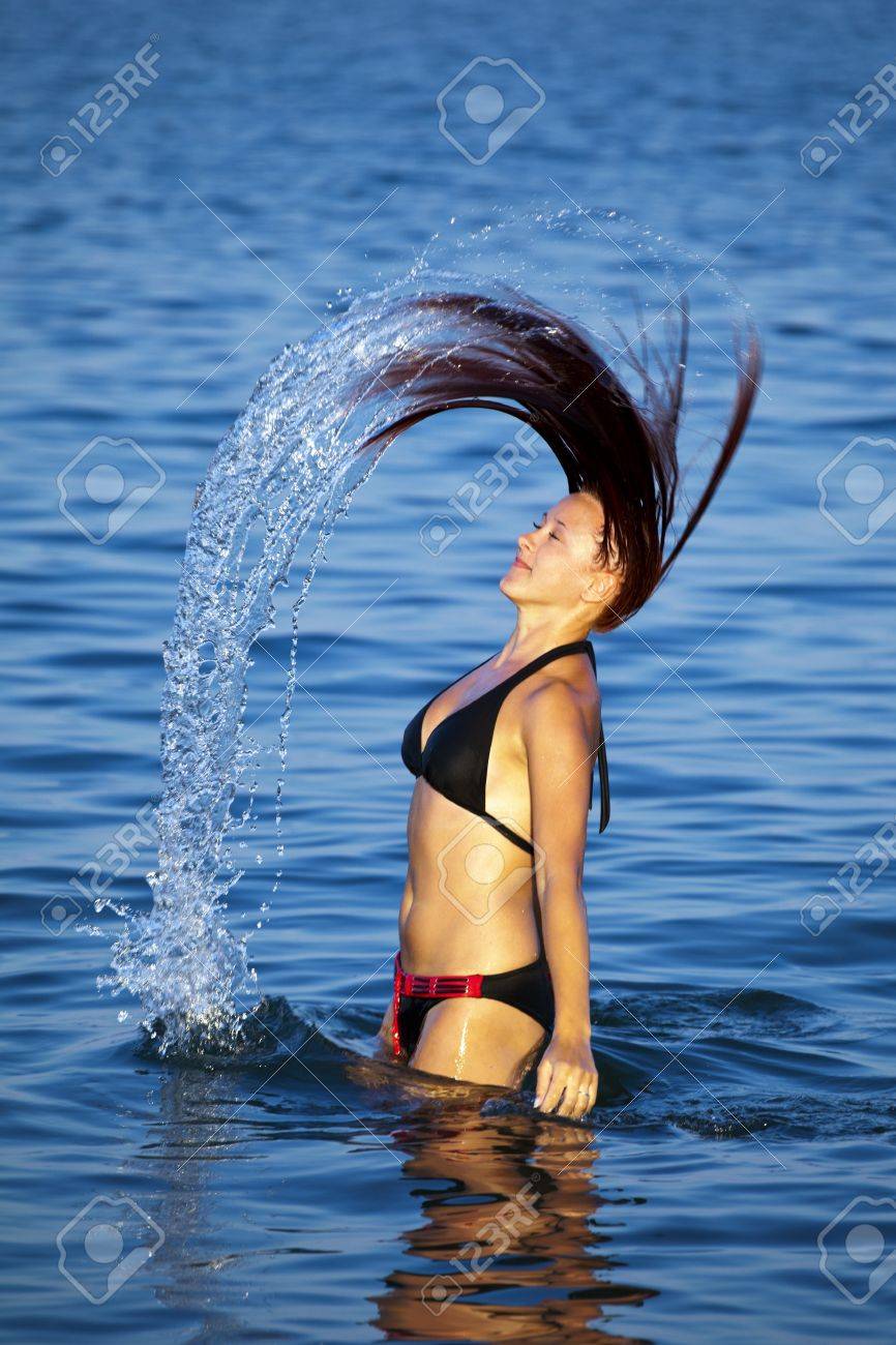 Junge Frau spritzt Junge Frau spritzt