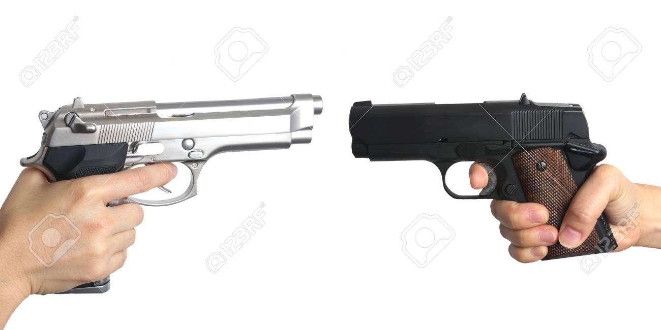 銃を持つ女性の手 白で隔離 の写真素材 画像素材 Image