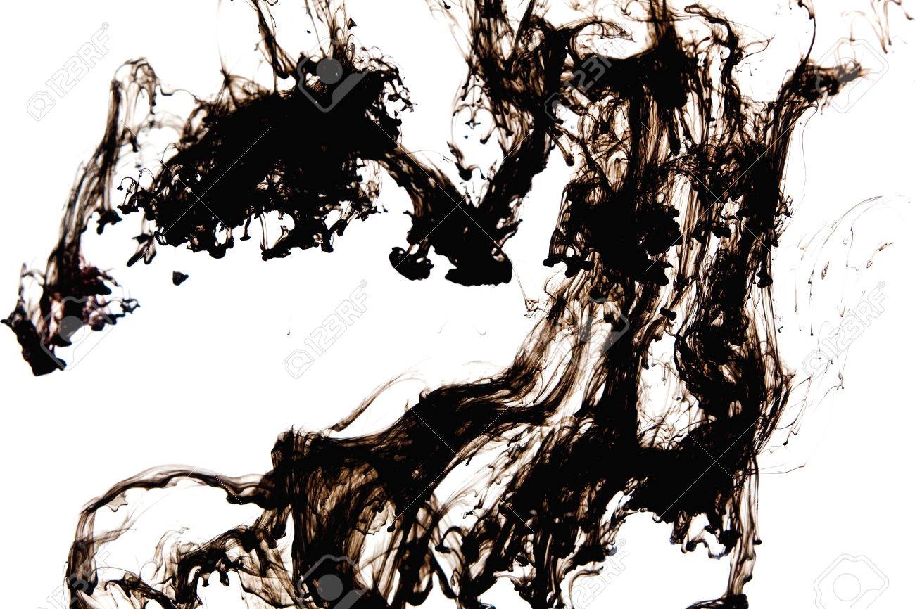 Encre Noire Tombe Dans L Eau Sur Fond Blanc Banque D Images Et Photos Libres De Droits Image