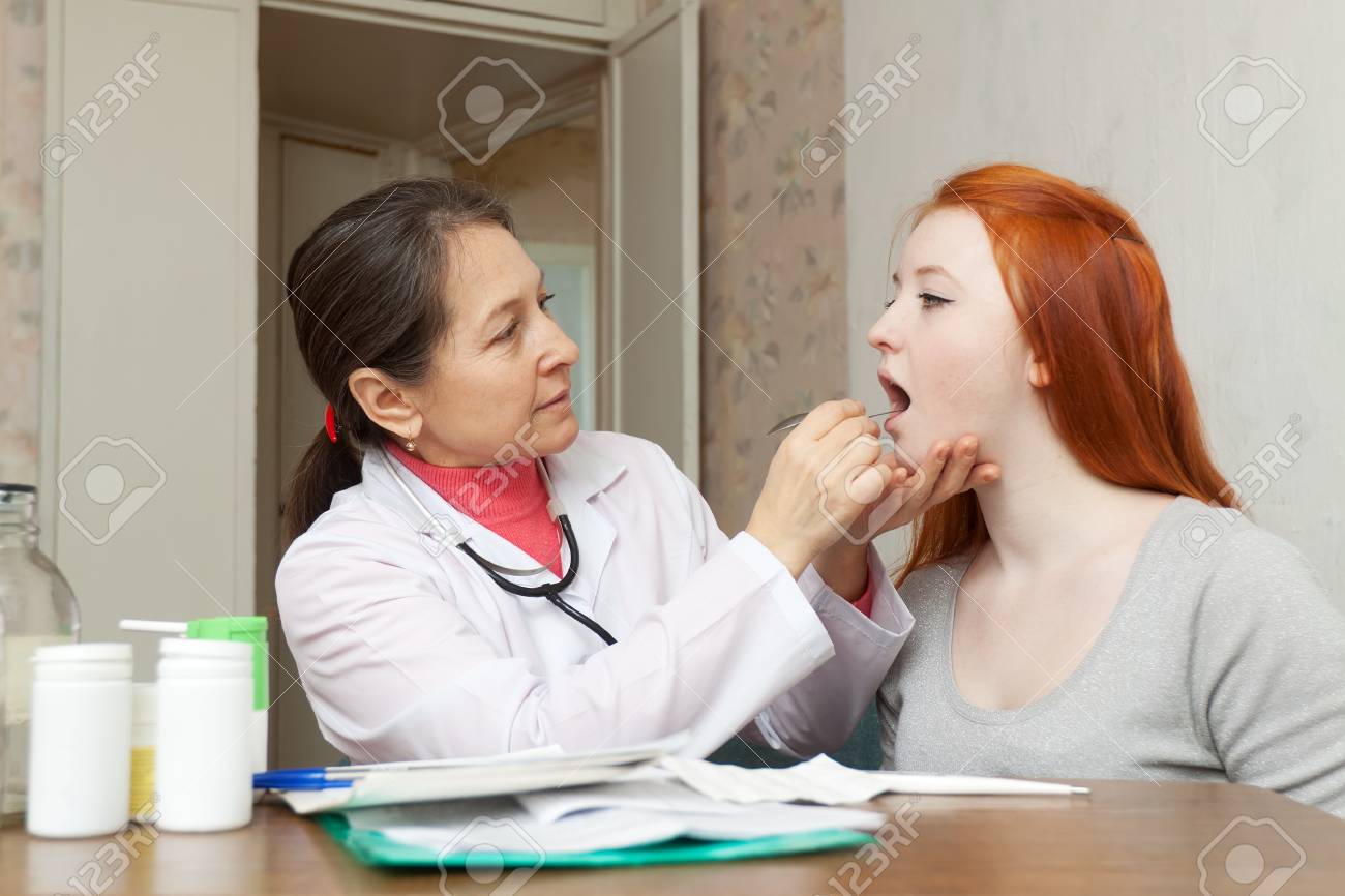 femme mature et jeune fille