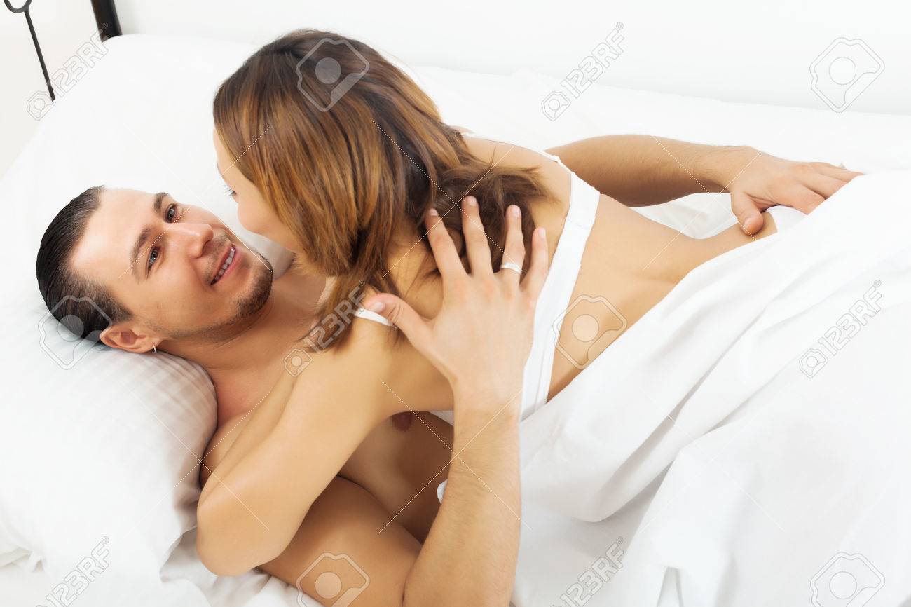 Mushuk osmir Qaynona va uning onasi bilan jinsiy aloqa