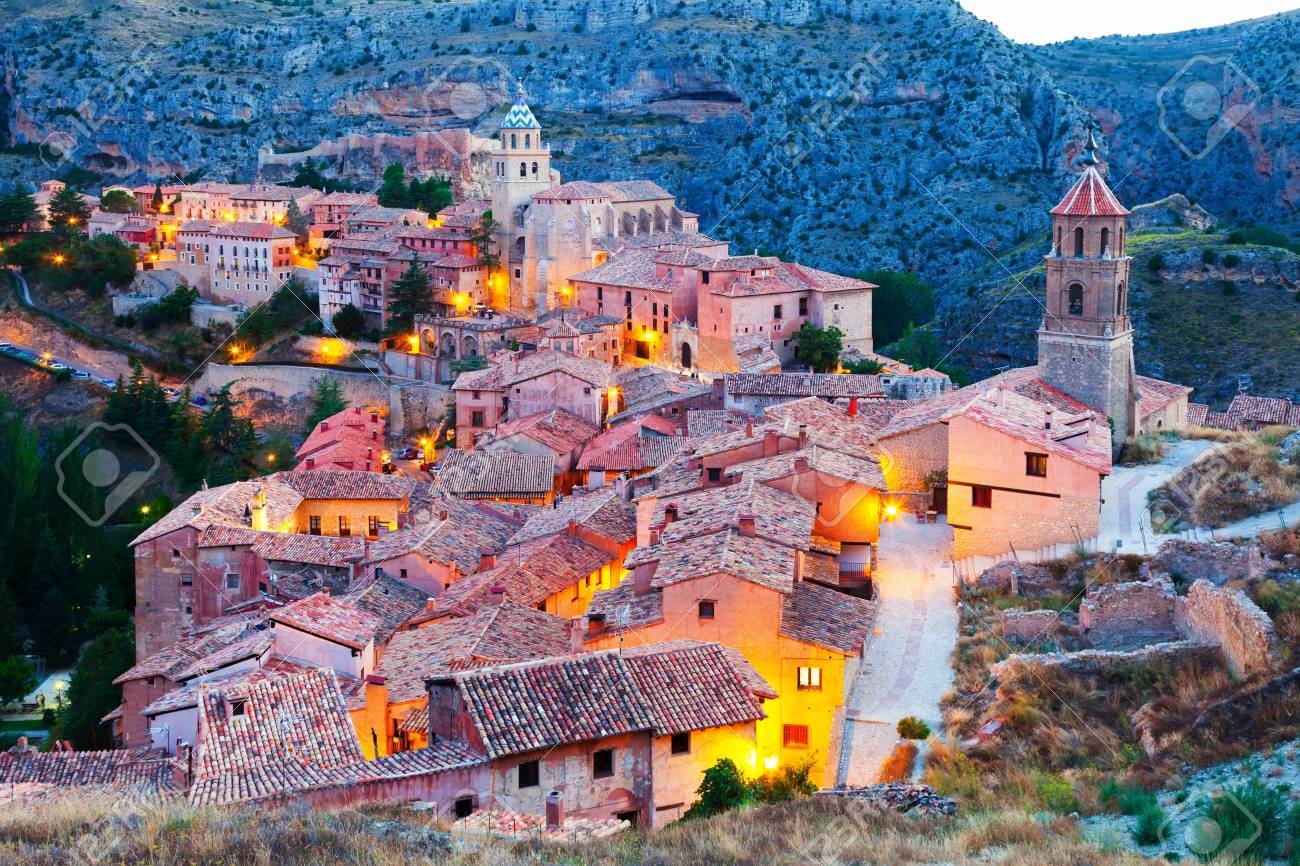 夜のスペイン語の山の町 アルバラシン スペイン の写真素材 画像素材 Image 夜のスペイン語の山の町 アルバラシン スペイン の写真素材 画像素材 Image