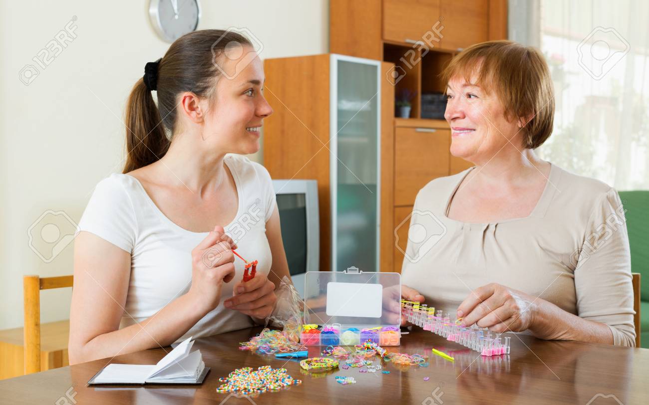 femme mature et jeune fille