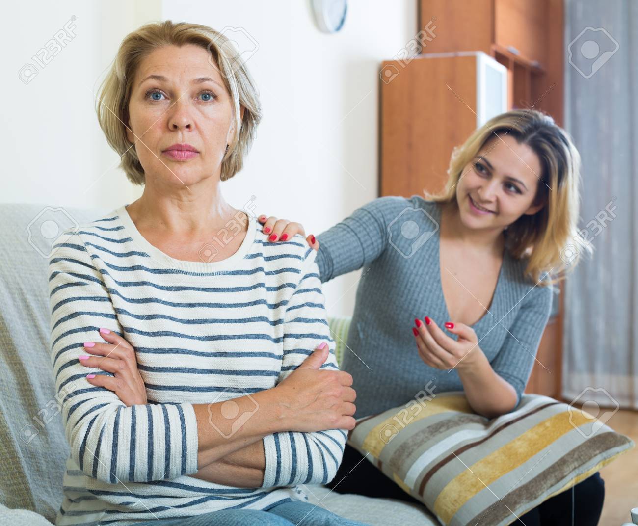 Reife Mutter Und Ein Junger Bursche Reife Mutter Und Ein Junger Bursche