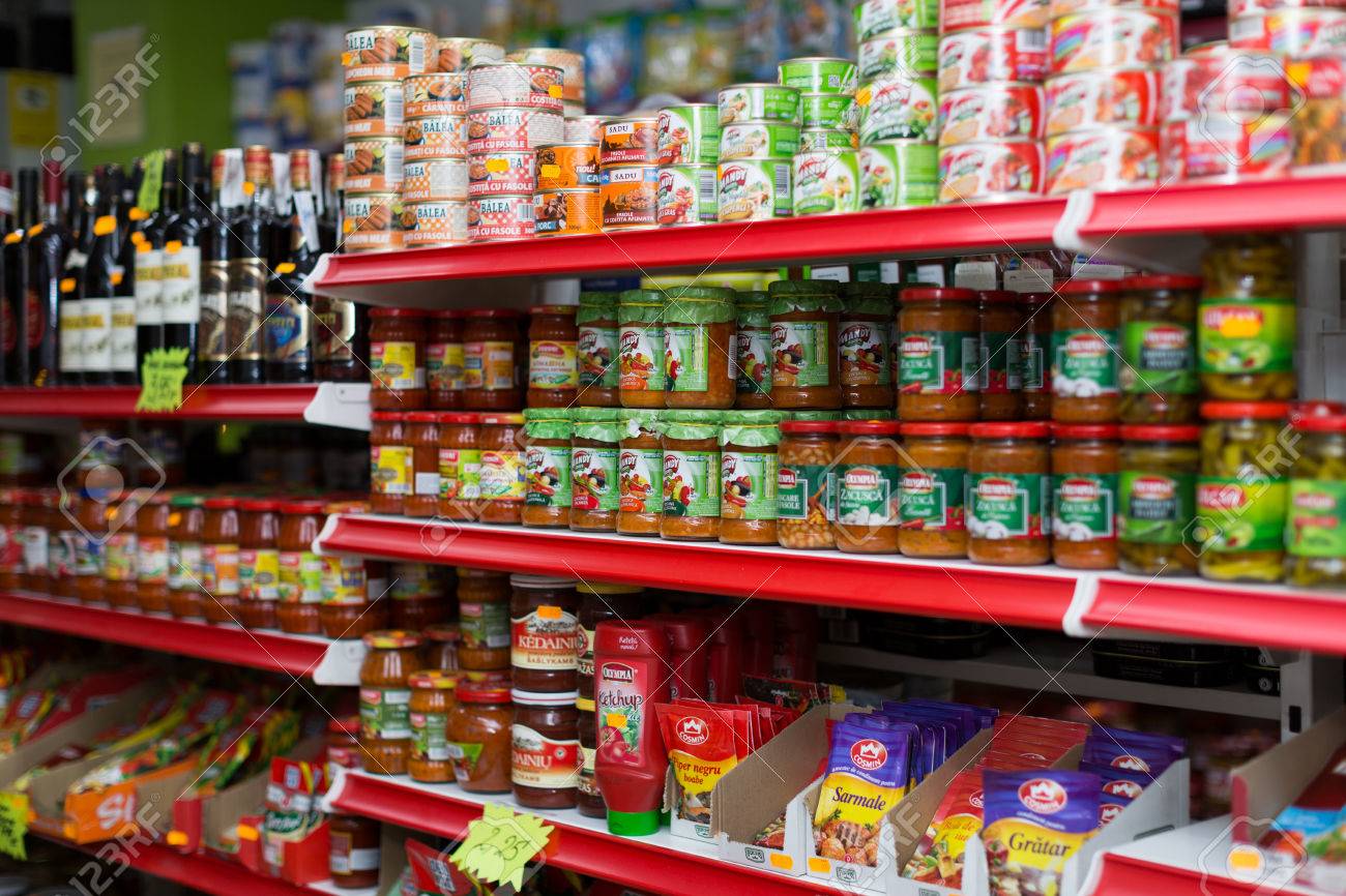 バルセロナ スペイン 15 年 3 月 22 日 食料品部バルセロナの平均ポーランド スーパーで缶詰 の写真素材 画像素材 Image 5386