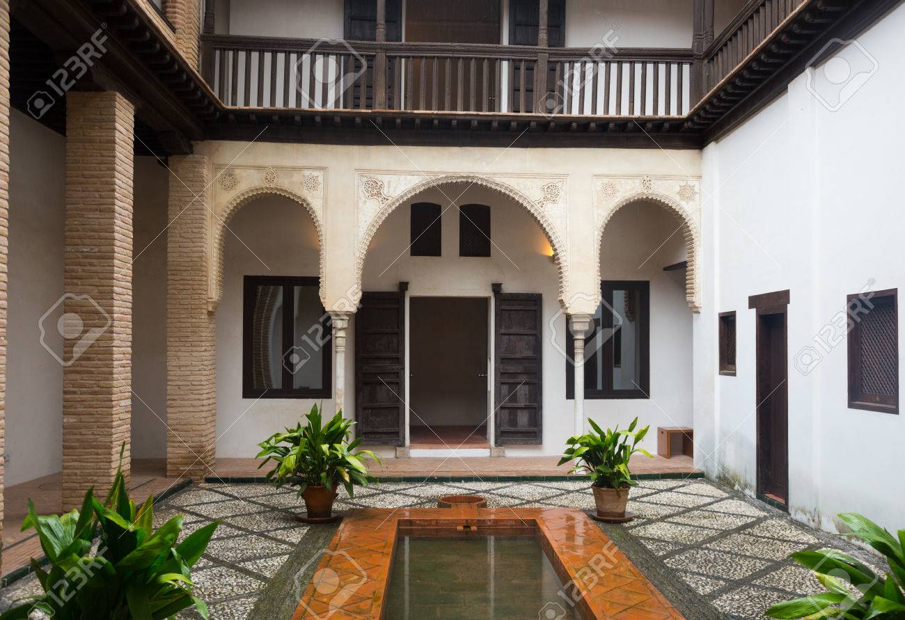 グラナダ スペイン 16 年 5 月 13 日 エルナン ロペスの家エル フェリ カーサ デ エルナン ロペス El フェリ の裁判所 グラナダ スペイン の写真素材 画像素材 Image