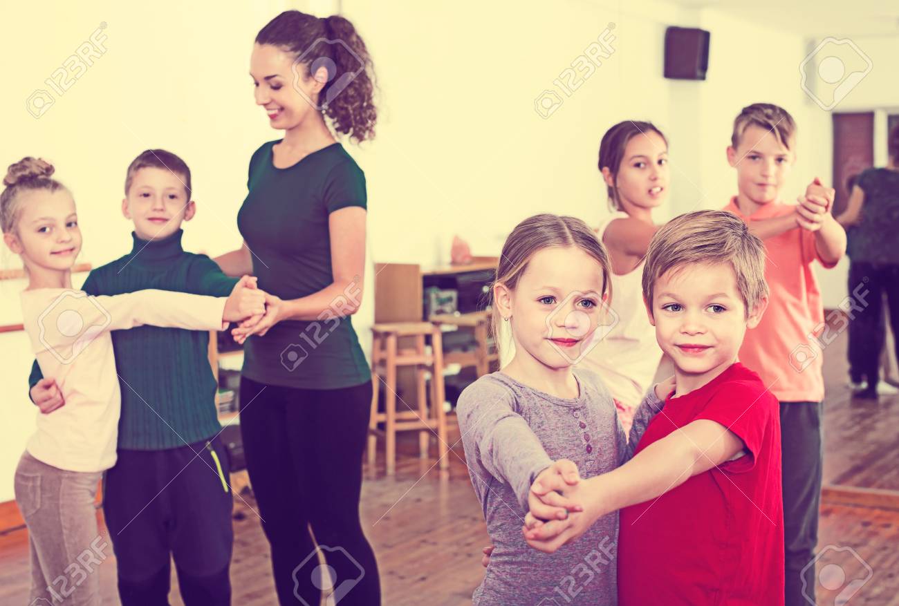 Resultado de imagen para NIÃOS BAILANDO