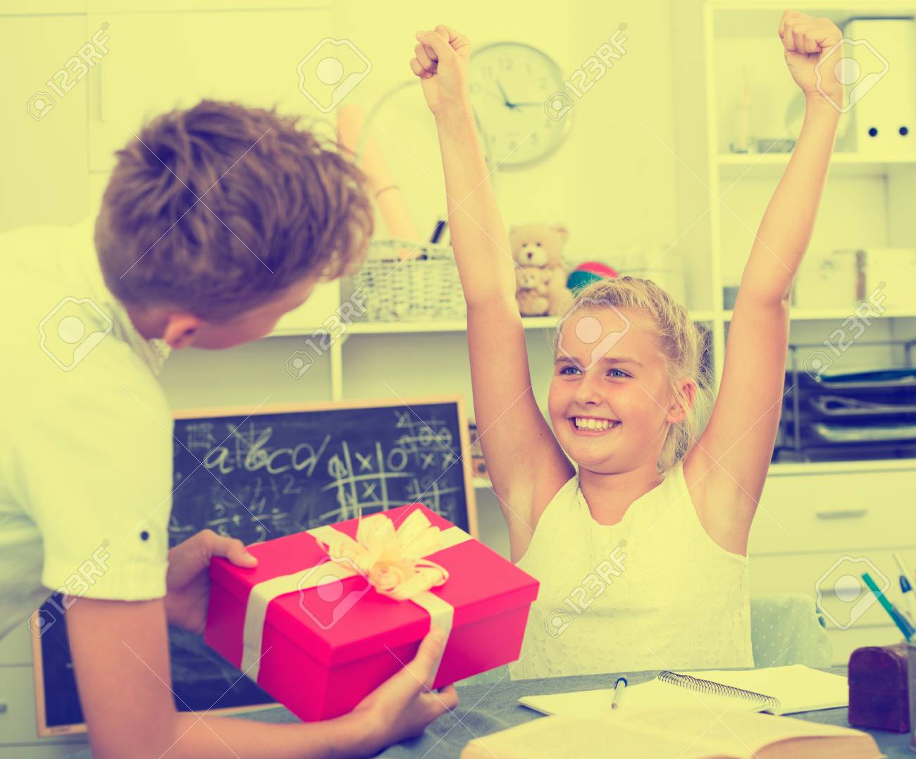 what should a boy gift a girl on her birthday