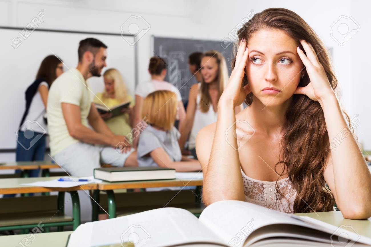 School governance. Стресс у подростков в школе. Девочка подросток в школе. Проблемы в школе картинки. Картинка решаем негатив студента.