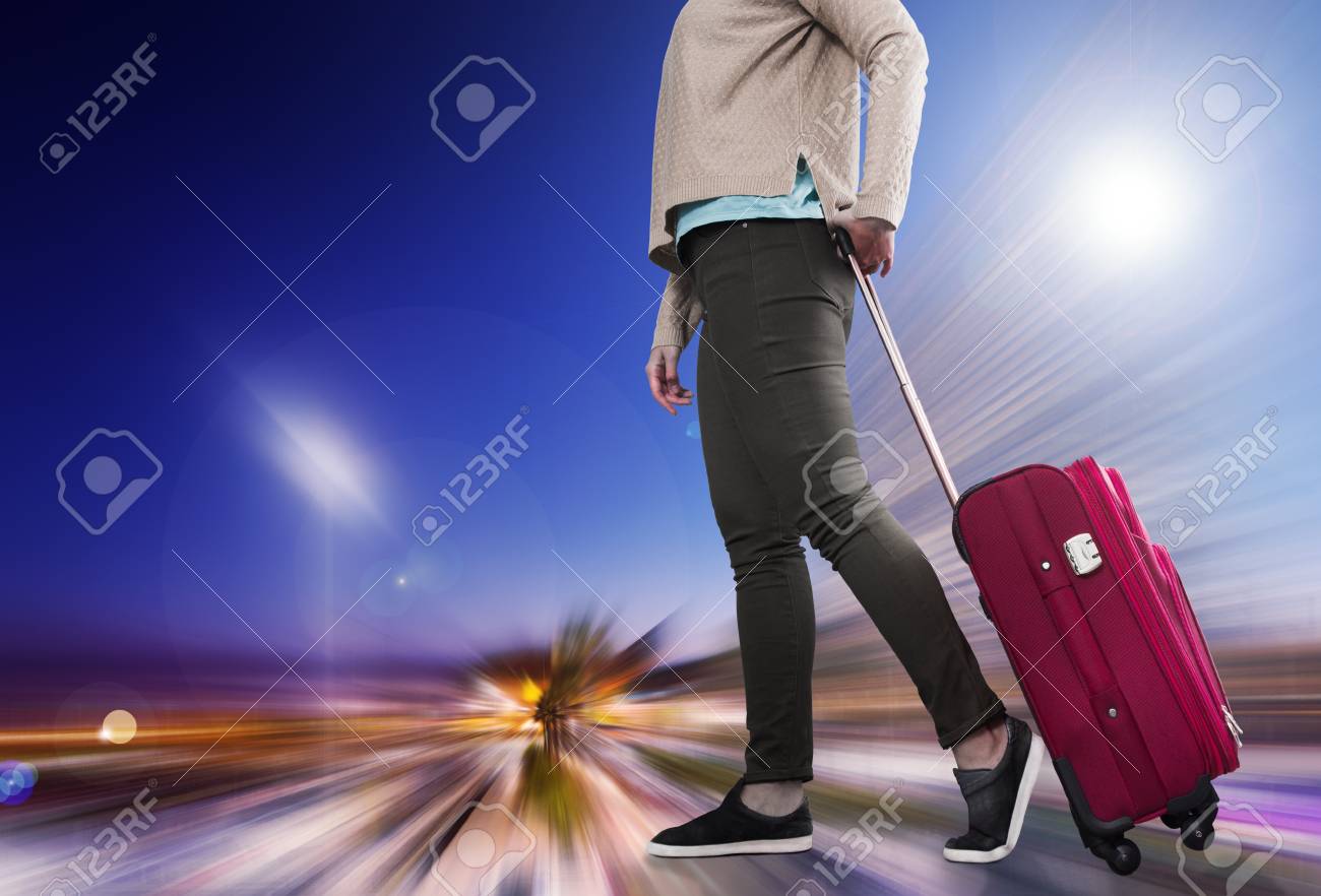 Посадочные люди это. Эмирейтс эконом класс. Подруги ждут поезд в метро. Before boarding. Аэропорт фьюмичино рим фото.