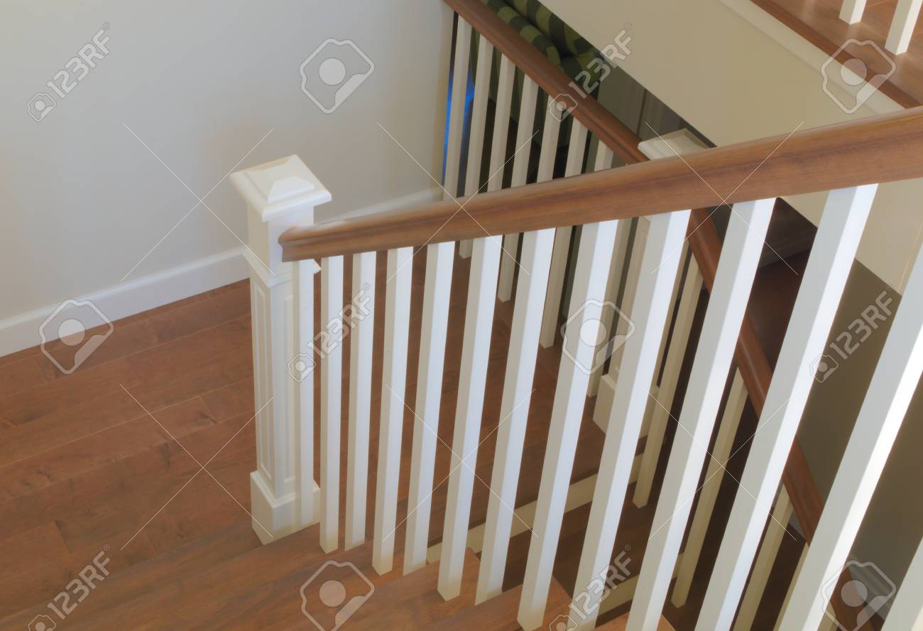 Escalier En Bois Massif Style Classique Escalier Interieur Conception D Escalier Banque D Images Et Photos Libres De Droits Image Escalier En Bois Massif Style Classique Escalier Interieur Conception D Escalier Banque D Images Et Photos Libres De Droits Image