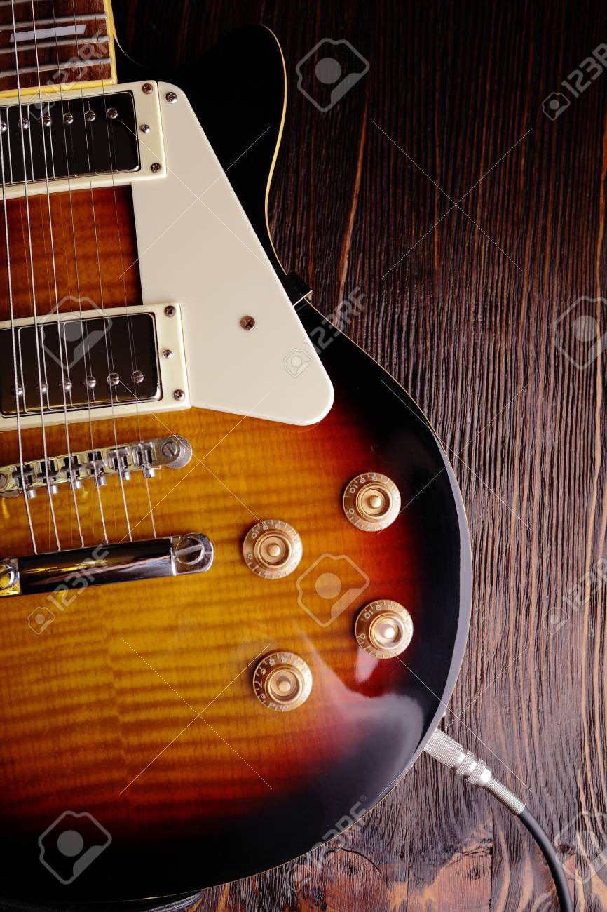 ブラックエレキギター 木製ボディ ハムバッカー エレキギターの種類