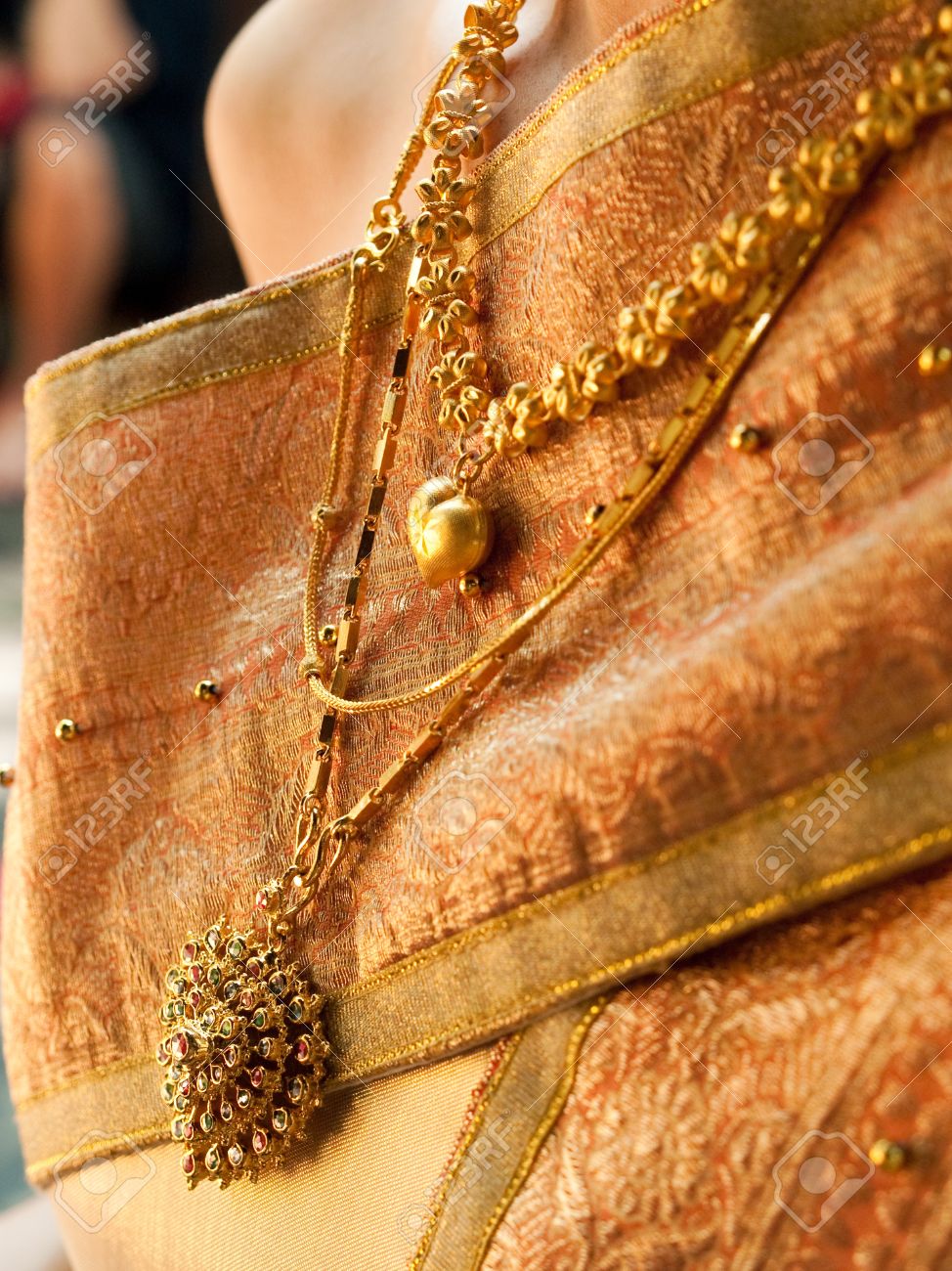 collier or thailandais collier or thailandais