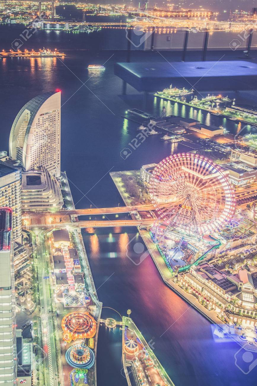 みなとみらいのウォーター フロント地区で横浜市街の空中夜景 の写真素材 画像素材 Image