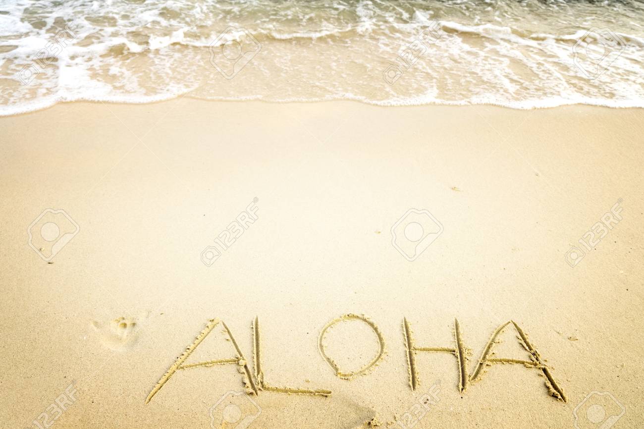 Inscripcion Aloha Escrito En La Playa De Arena Con Las Olas Del Oceano Espacio Libre Efecto De Tono De Color De La Vendimia Fotos Retratos Imagenes Y Fotografia De Archivo Libres 123rf