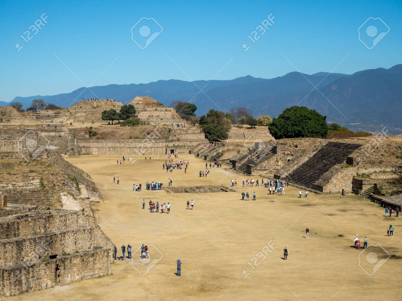 モンテアルバン オアハカ メキシコ 南米 18年1月 山頂にある古代サポテック都市の最大の遺跡 ユネスコの考古学的遺跡 ピラミッド の写真素材 画像素材 Image