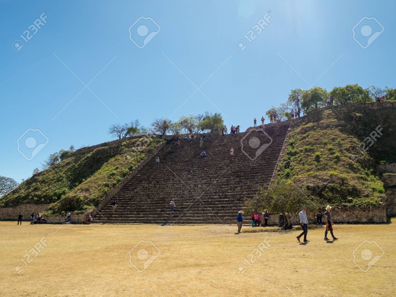 モンテアルバン オアハカ メキシコ 南米 18年1月 山頂にある古代サポテック都市の最大の遺跡 ユネスコの考古学的遺跡 ピラミッド の写真素材 画像素材 Image