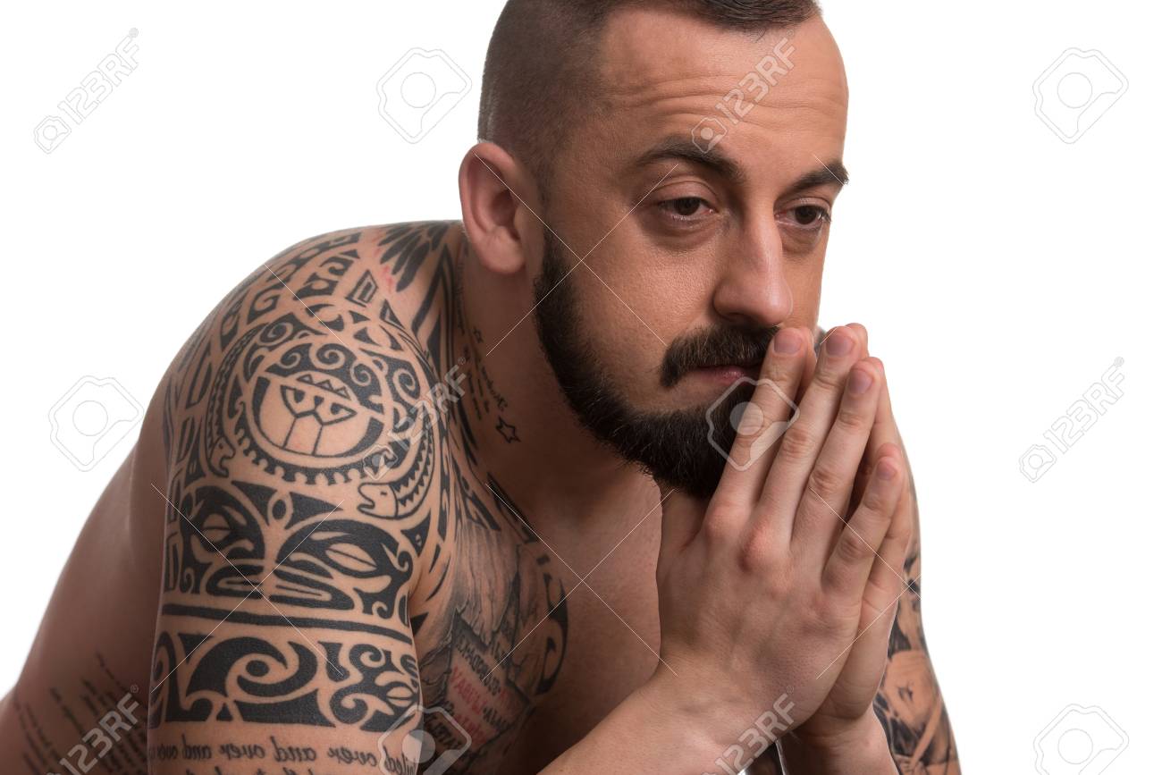 刺青と白い背景で隔離のひげ 若い男の肖像 の写真素材 画像素材 Image 3769