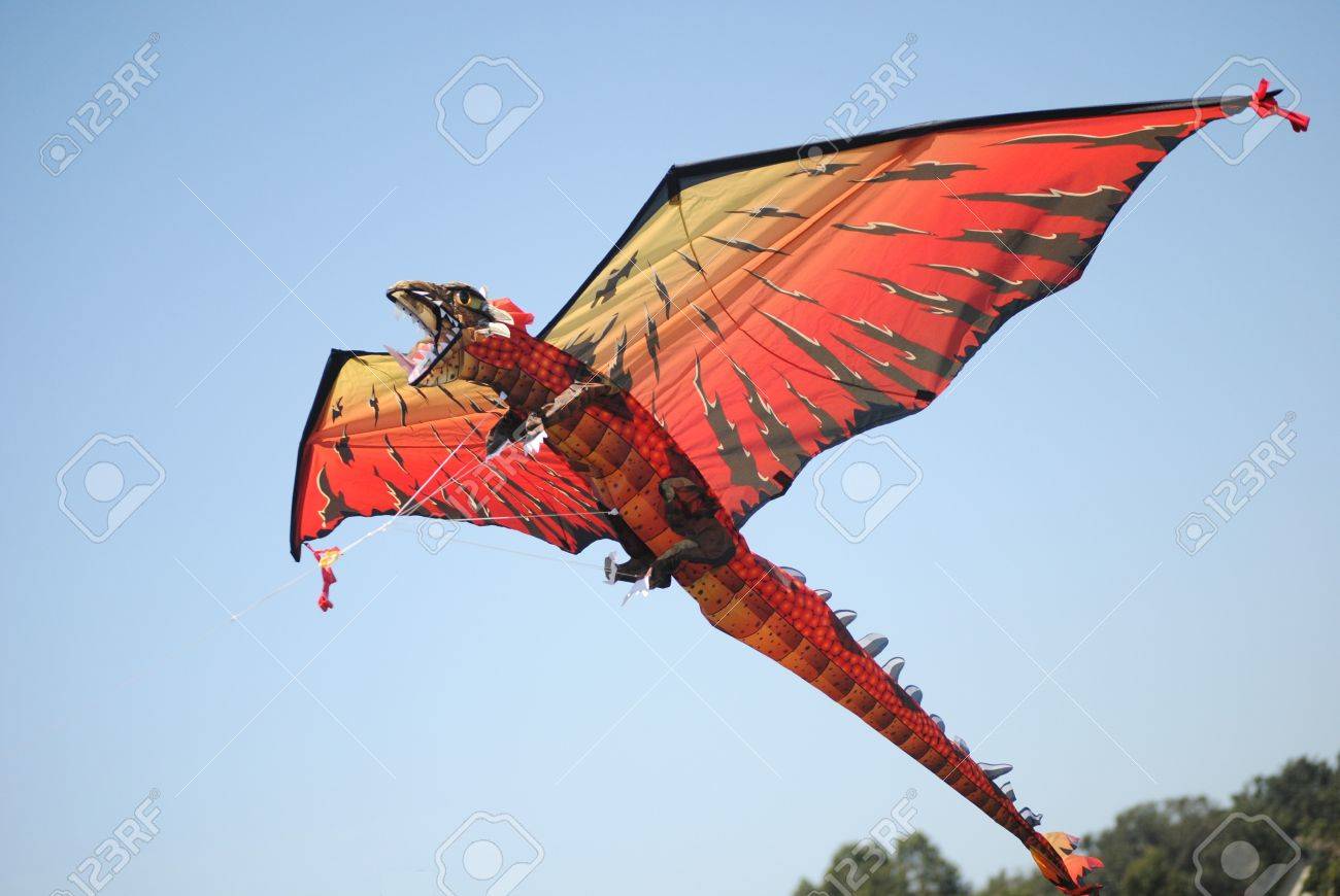 ドラゴン凧の空に轟音の写真素材・画像素材 Image 7362737