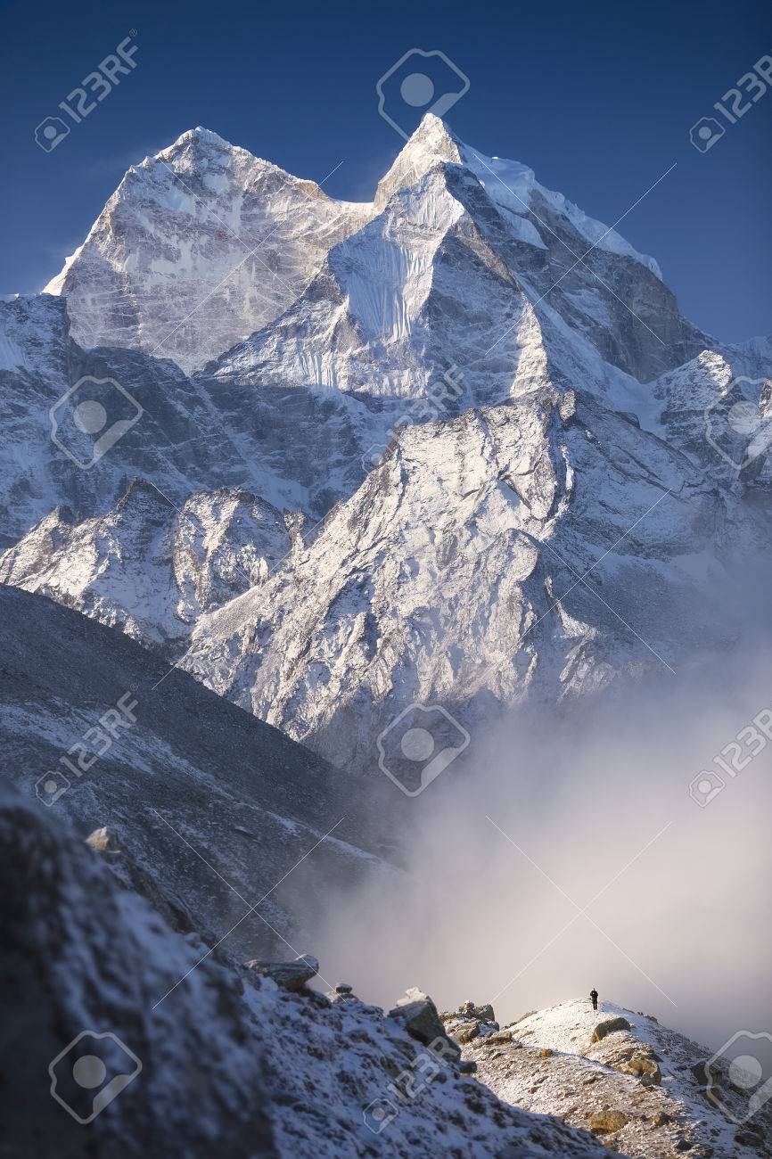 ネパール エベレスト地域カンテガ ピーク 6 7 M 運営村 4 371 M 近くの丘からの眺め の写真素材 画像素材 Image